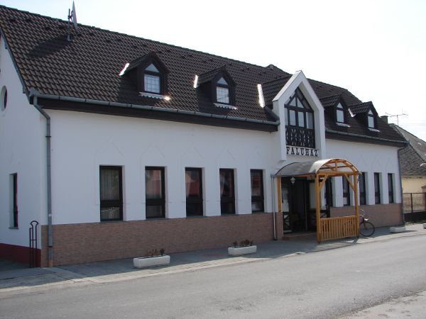 Dunaszentbenedeki Faluh&aacute;z